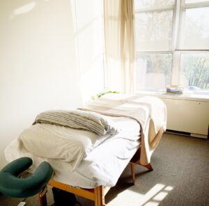 Roots Acupuncture and Healing
